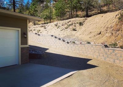 Kalagan Outdoor Design beige retaining wall near garage