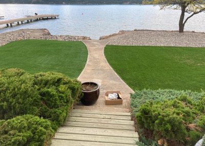 Kalagan Outdoor Design turf near lake